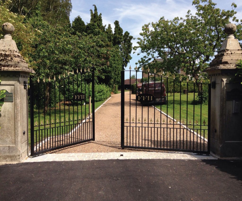 electric-gates-in-canterbury