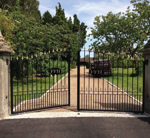 iron_automated_electric_gate_kent